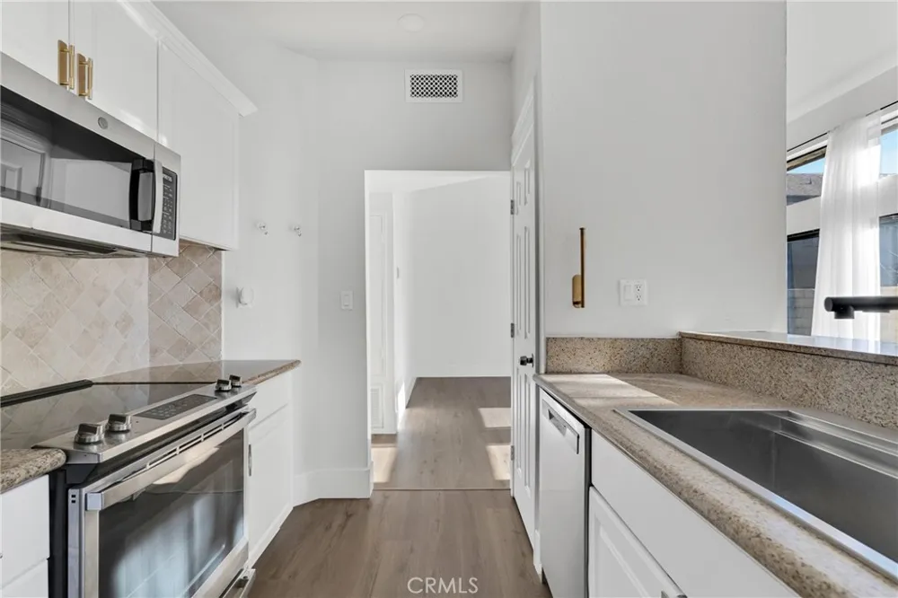 7632 Topanga Canyon #110 Canoga Park, CA 91304