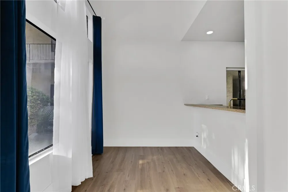 7632 Topanga Canyon #110 Canoga Park, CA 91304