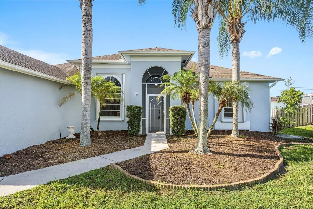1038 SW Fisherman Avenue Port St. Lucie, FL 34953