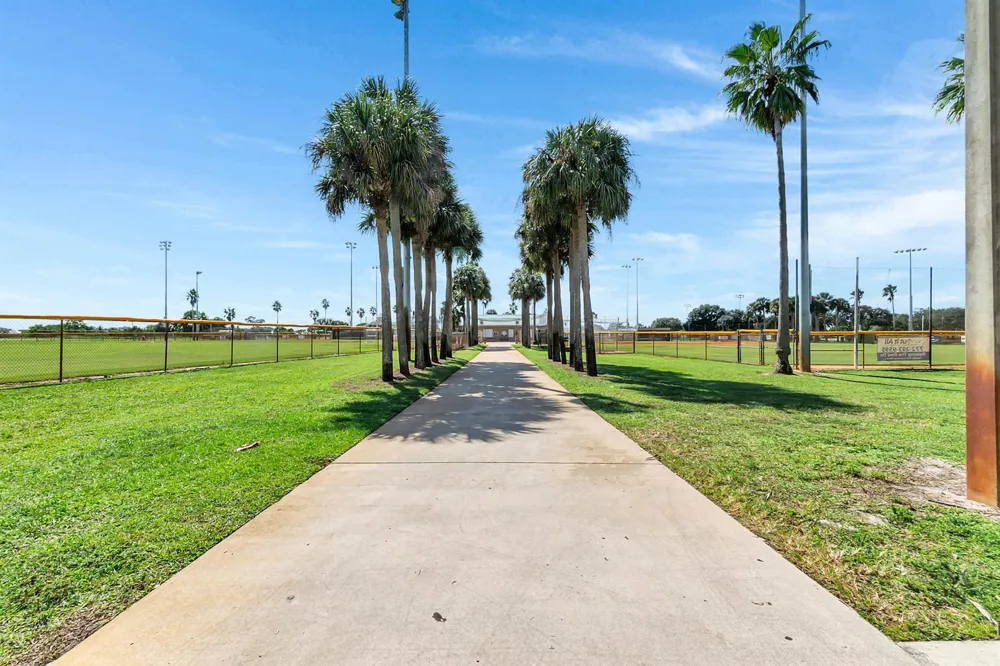 1038 SW Fisherman Avenue Port St. Lucie, FL 34953