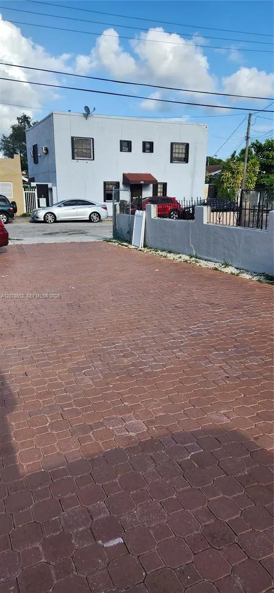 150 NW 17th Ct Miami, FL 33125