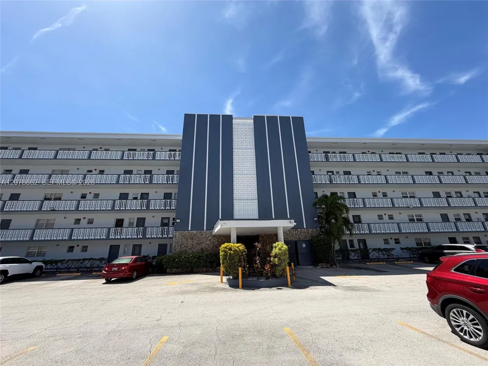 232 NE 12th Ave #103 Hallandale Beach, FL 33009