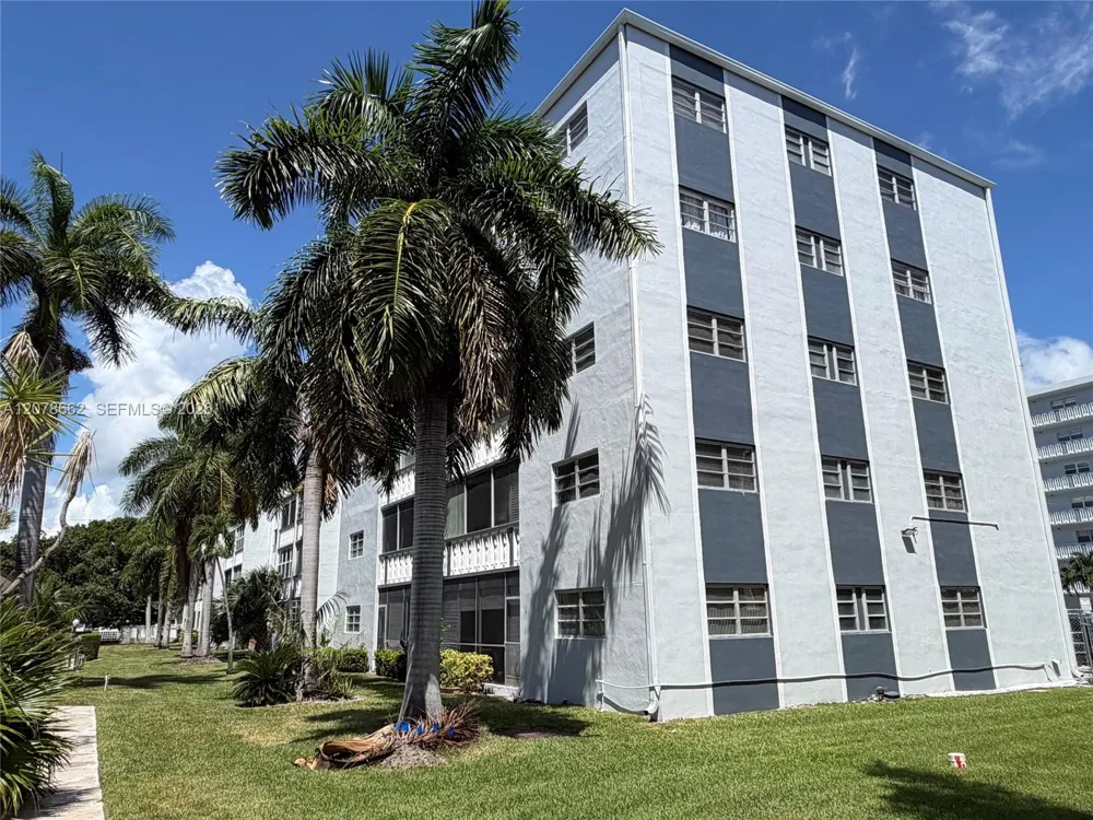 232 NE 12th Ave #103 Hallandale Beach, FL 33009