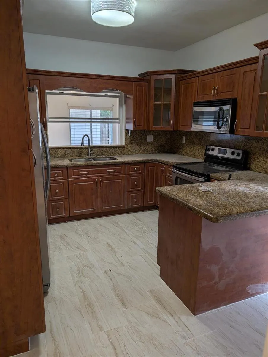 9851 SW 117th Court Miami, FL 33186