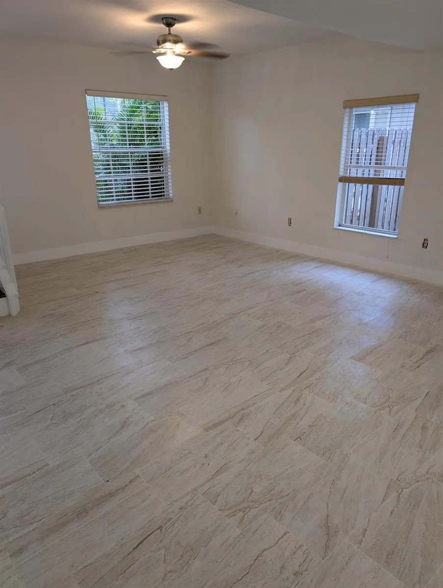 9851 SW 117th Court Miami, FL 33186