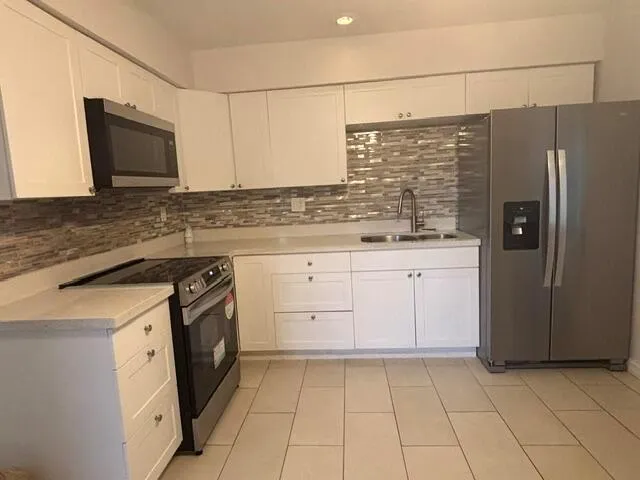 738 SW 5th Avenue Hallandale Beach, FL 33009