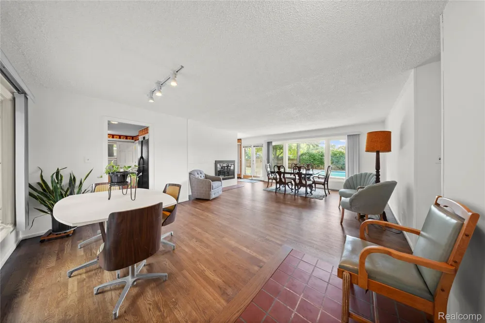 32515 Nottingham Knolls Farmington Hills City, MI 48334