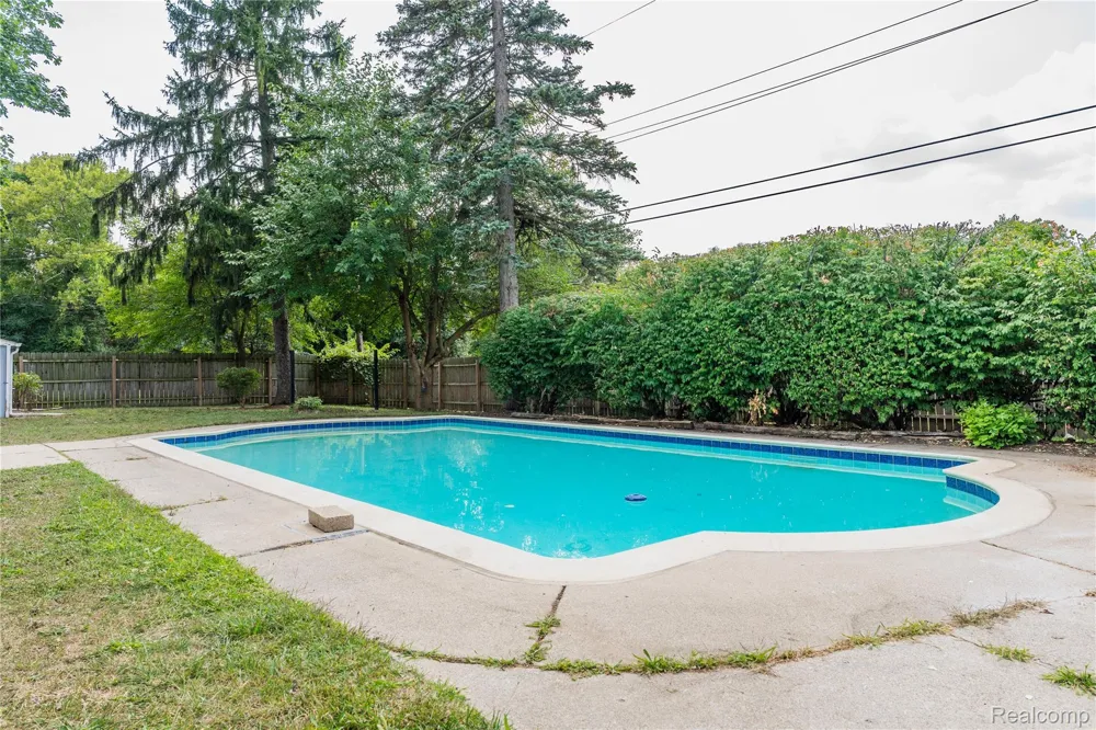 32515 Nottingham Knolls Farmington Hills City, MI 48334