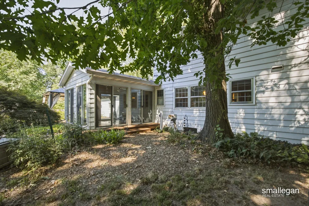 4752 Bonnie Avenue SE Kentwood City, MI 49508