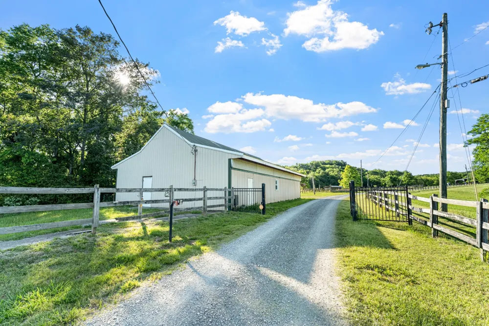 1359 Madison Creek Rd Goodlettsville, TN 37072