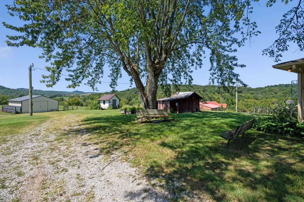 341 Horseshoe Bend Ln Elmwood, TN 38560