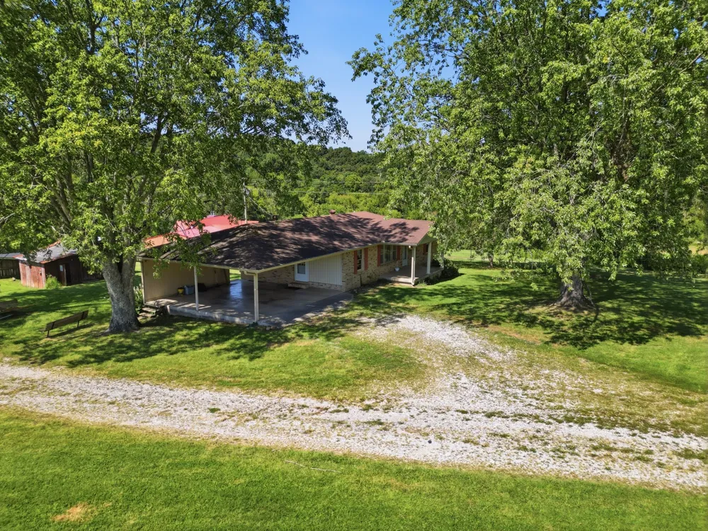 341 Horseshoe Bend Ln Elmwood, TN 38560