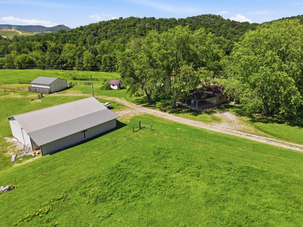 341 Horseshoe Bend Ln Elmwood, TN 38560
