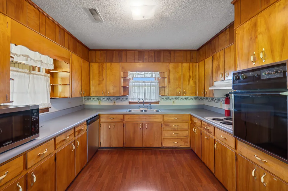 341 Horseshoe Bend Ln Elmwood, TN 38560
