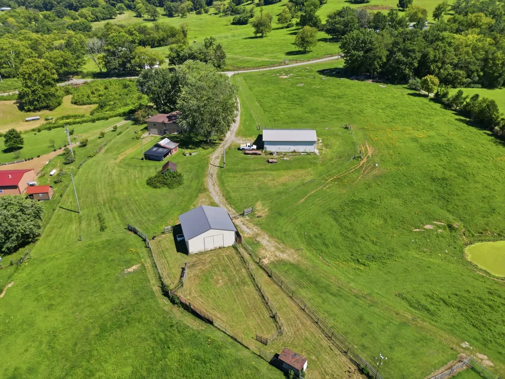 341 Horseshoe Bend Ln Elmwood, TN 38560