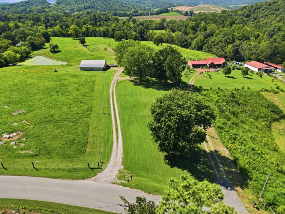 341 Horseshoe Bend Ln Elmwood, TN 38560