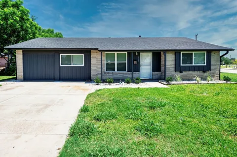 2221 Marilyn Lane