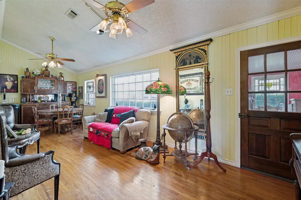 112 W Ireland Drive Irving, TX 75062