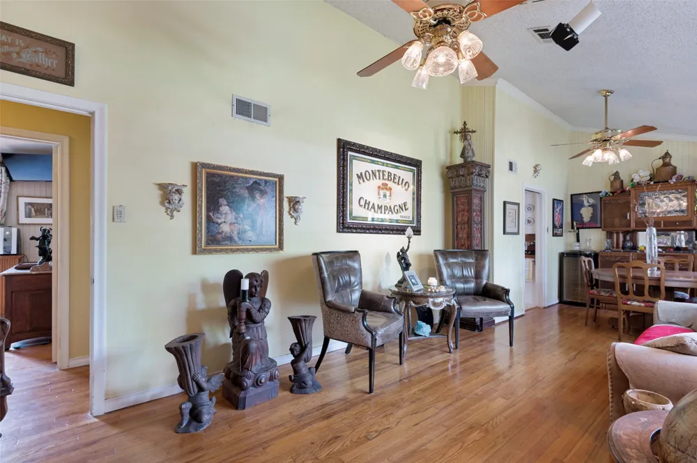 112 W Ireland Drive Irving, TX 75062