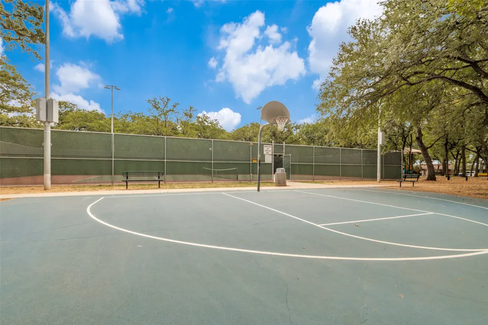 112 W Ireland Drive Irving, TX 75062