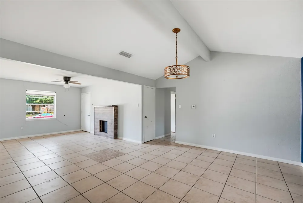 1208 E Timberview Lane Arlington, TX 76014
