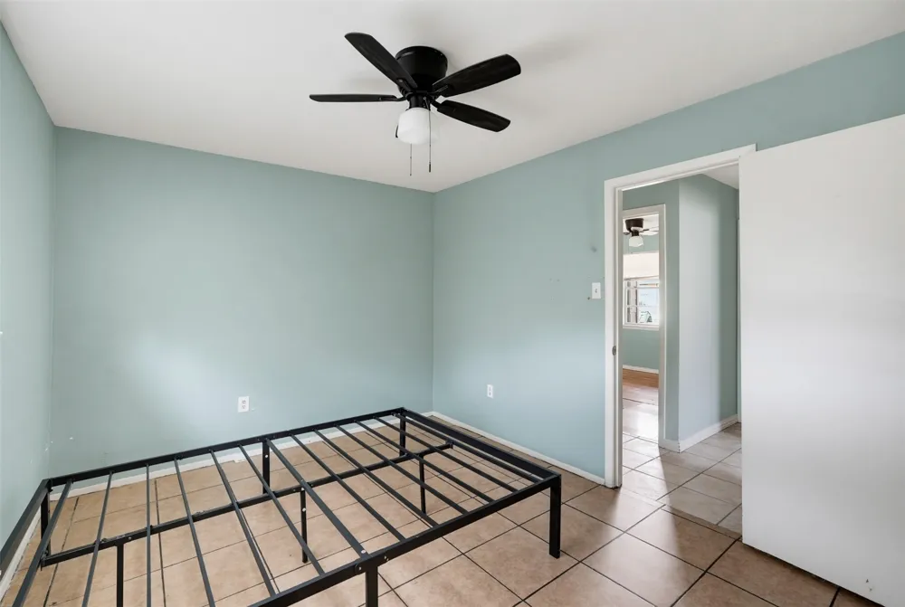 1208 E Timberview Lane Arlington, TX 76014