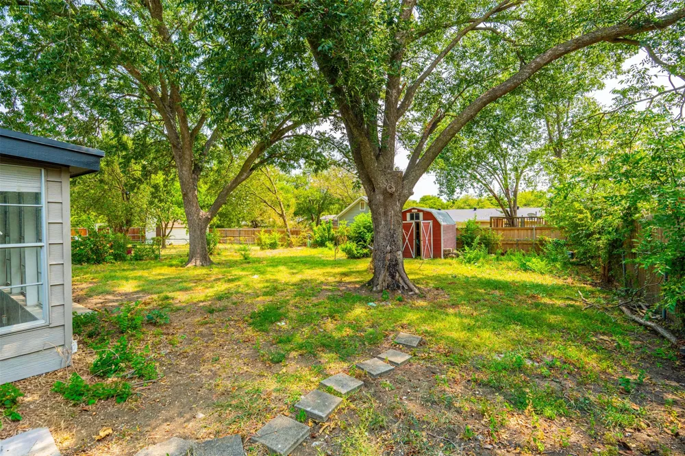 1208 E Timberview Lane Arlington, TX 76014