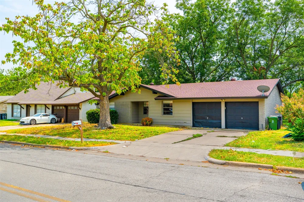 1208 E Timberview Lane Arlington, TX 76014