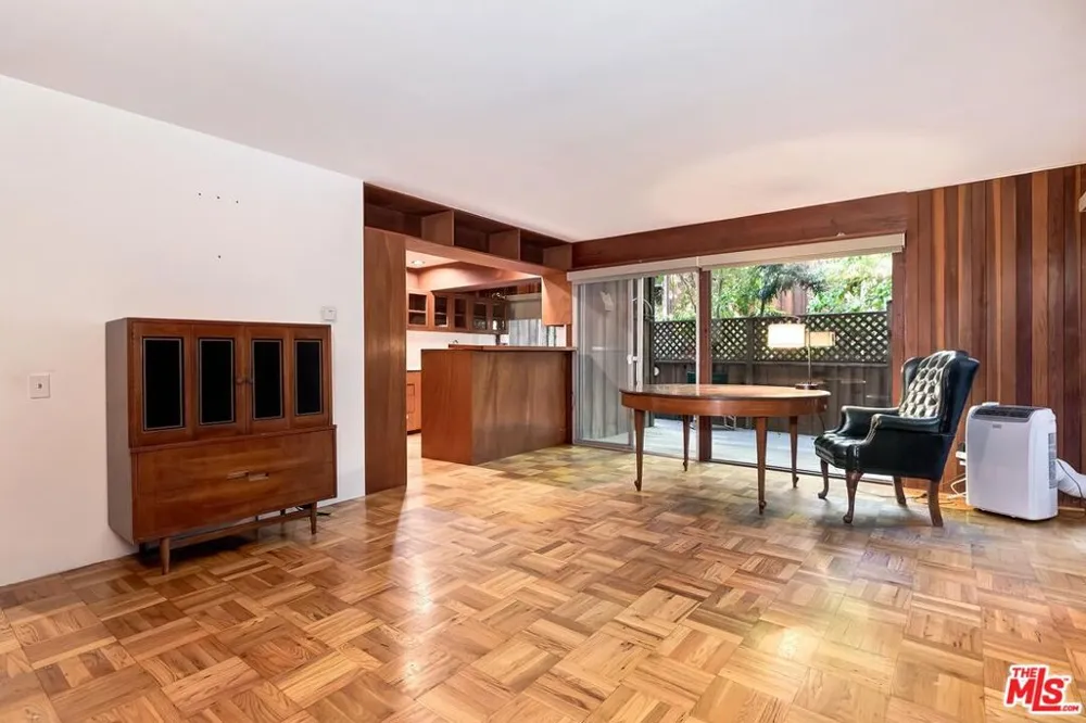 11616 Chenault Street #11 Los Angeles, CA 90049
