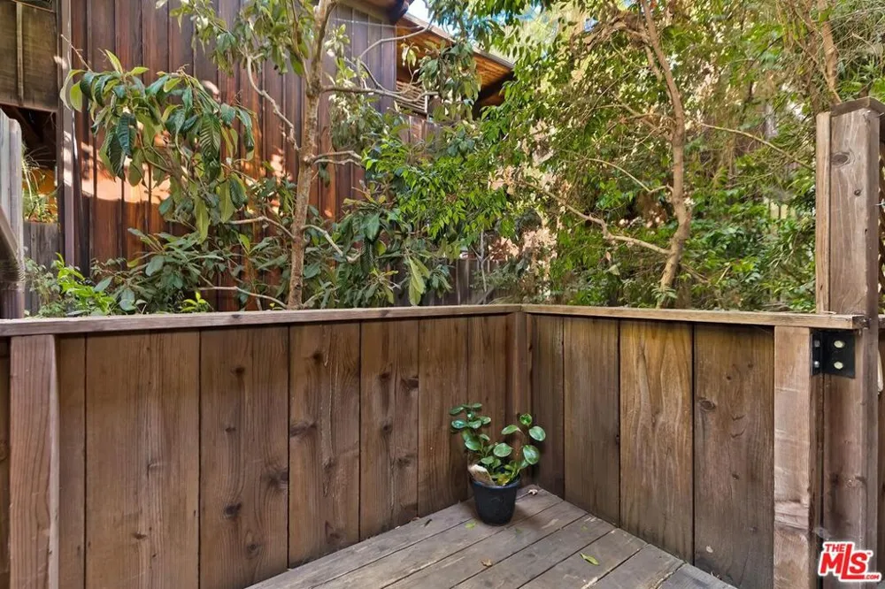 11616 Chenault Street #11 Los Angeles, CA 90049
