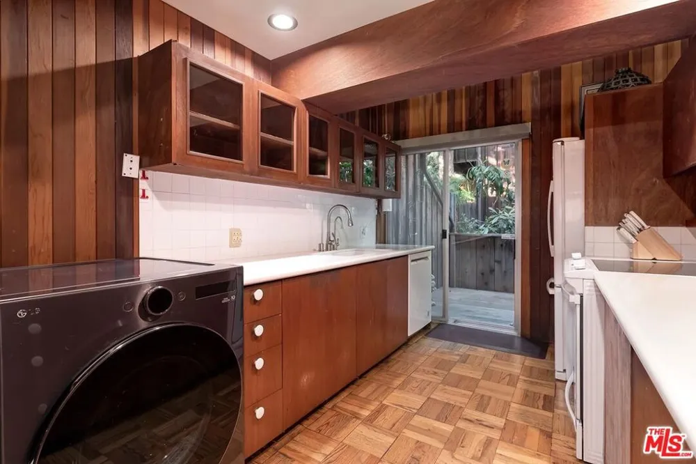 11616 Chenault Street #11 Los Angeles, CA 90049