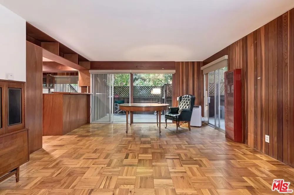 11616 Chenault Street #11 Los Angeles, CA 90049
