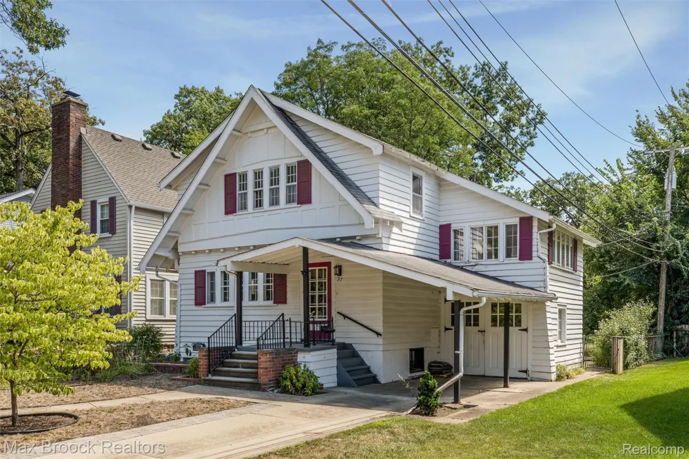 37 Hanover Road Pleasant Ridge City, MI 48069