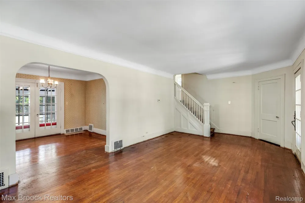 37 Hanover Road Pleasant Ridge City, MI 48069
