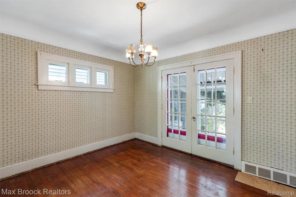 37 Hanover Road Pleasant Ridge City, MI 48069