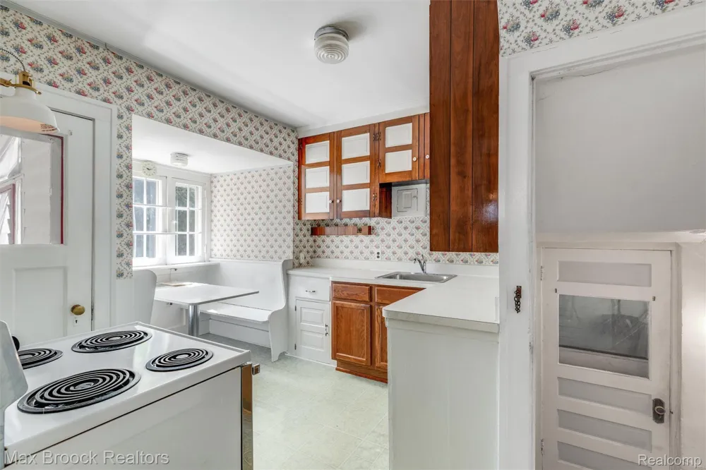 37 Hanover Road Pleasant Ridge City, MI 48069