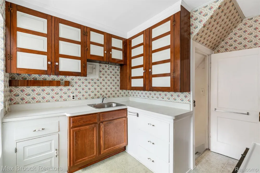 37 Hanover Road Pleasant Ridge City, MI 48069