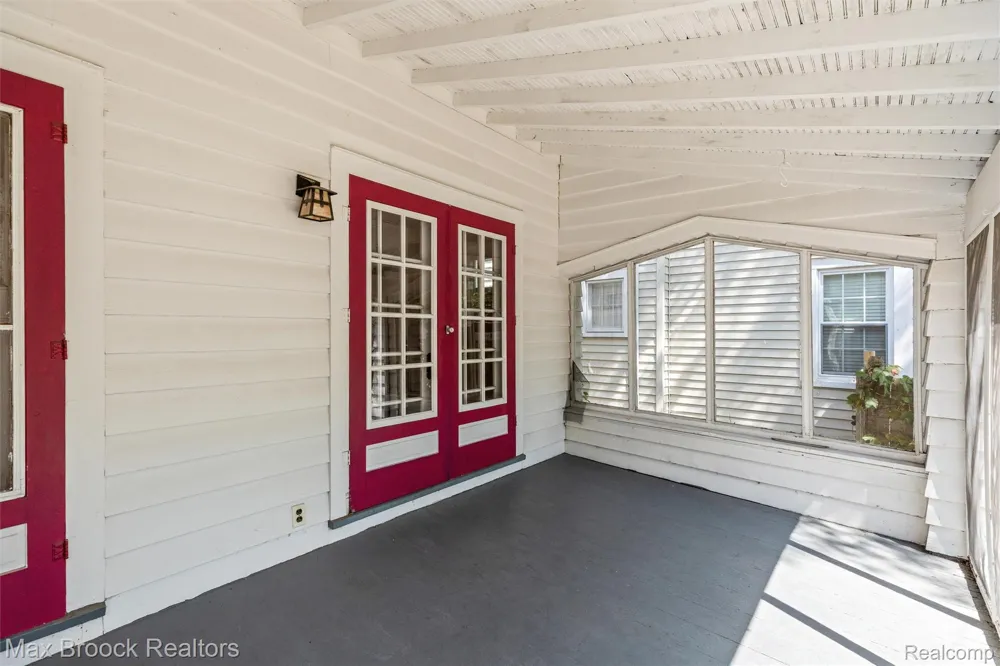 37 Hanover Road Pleasant Ridge City, MI 48069