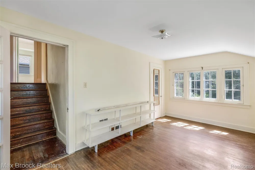 37 Hanover Road Pleasant Ridge City, MI 48069
