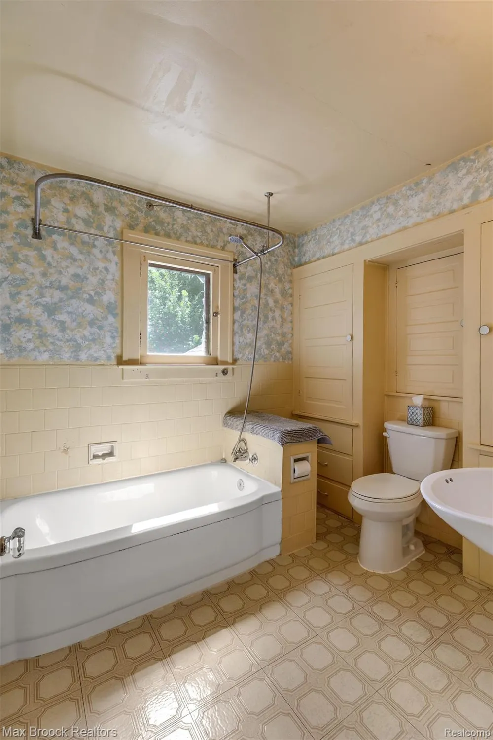 37 Hanover Road Pleasant Ridge City, MI 48069