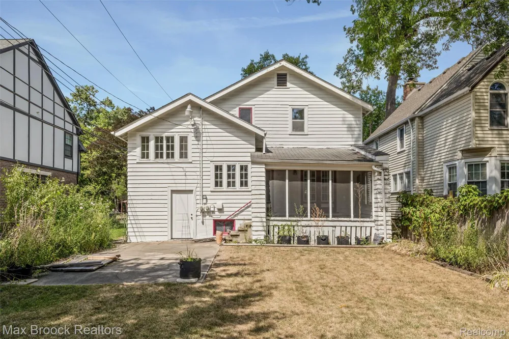 37 Hanover Road Pleasant Ridge City, MI 48069