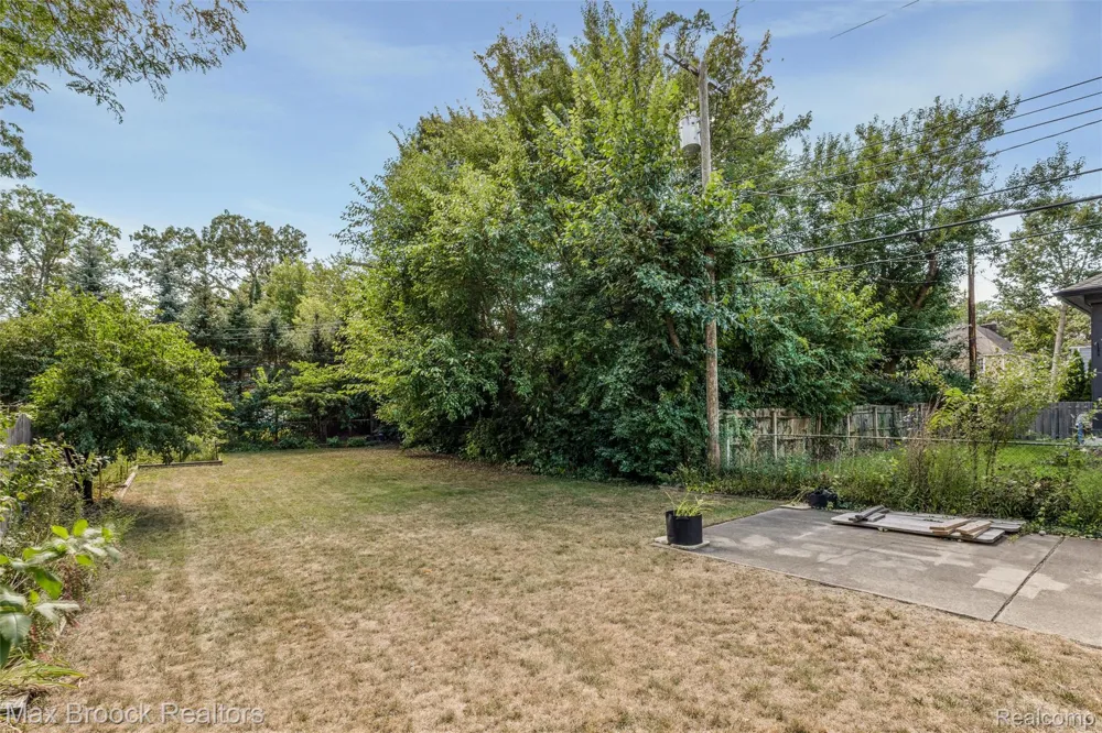 37 Hanover Road Pleasant Ridge City, MI 48069