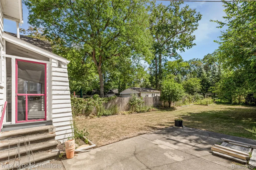 37 Hanover Road Pleasant Ridge City, MI 48069