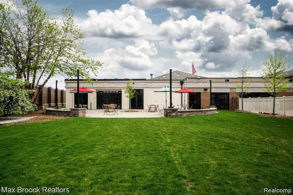 37 Hanover Road Pleasant Ridge City, MI 48069