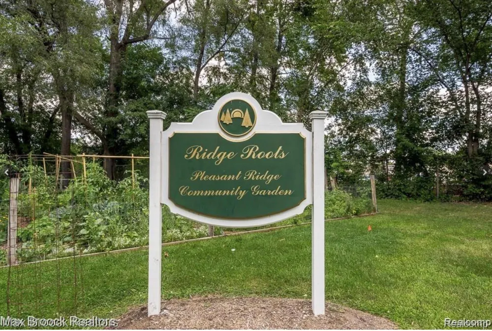 37 Hanover Road Pleasant Ridge City, MI 48069