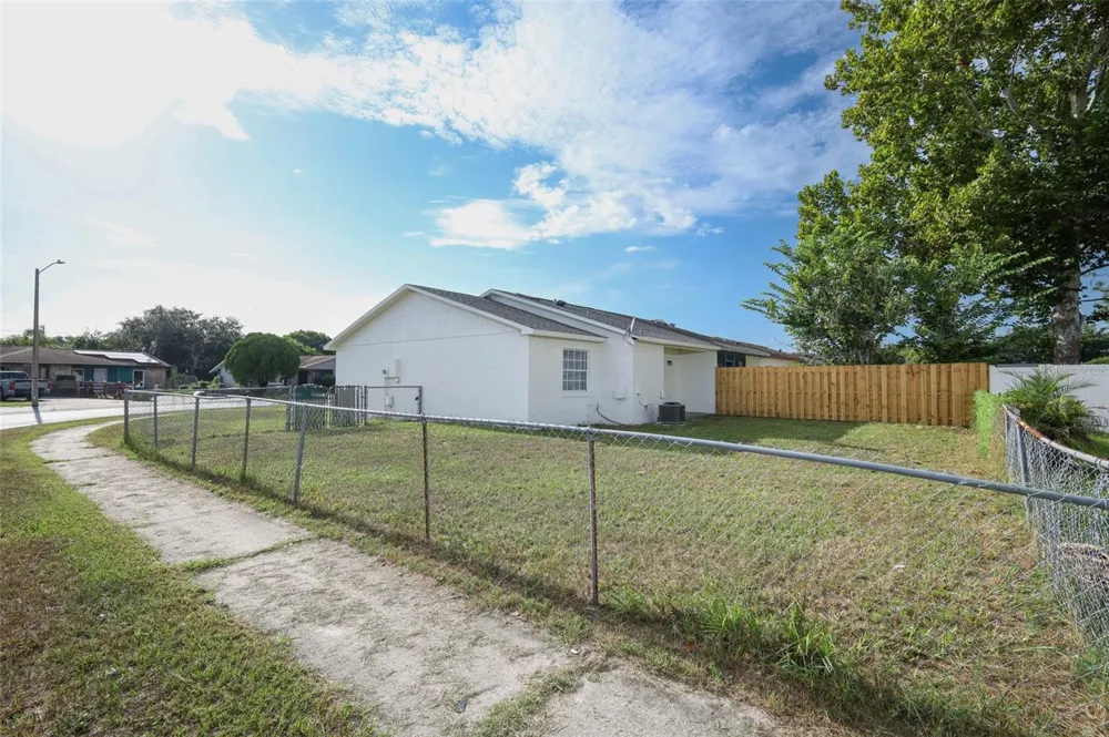 6950 EDGEFIELD LANE Orlando, FL 32822