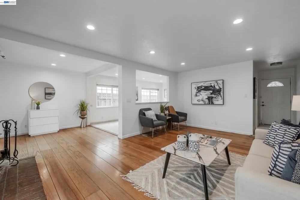 15743 Via Sorrento San Lorenzo, CA 94580