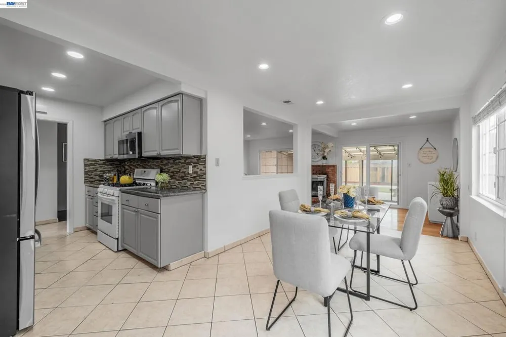 15743 Via Sorrento San Lorenzo, CA 94580