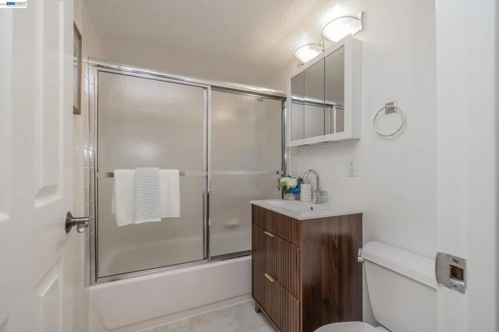 15743 Via Sorrento San Lorenzo, CA 94580