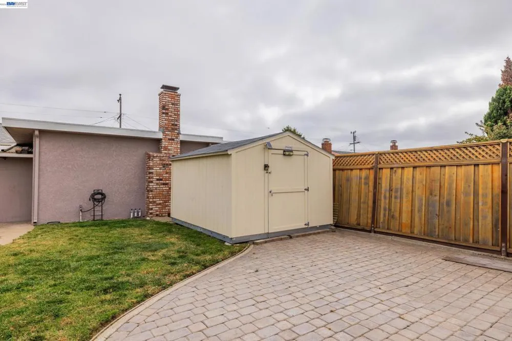 15743 Via Sorrento San Lorenzo, CA 94580